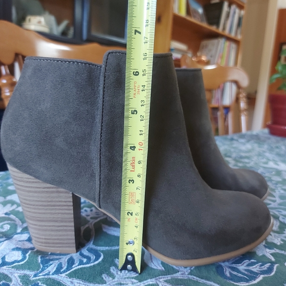 Old Navy suede boots size 9 - Picture 12 of 12